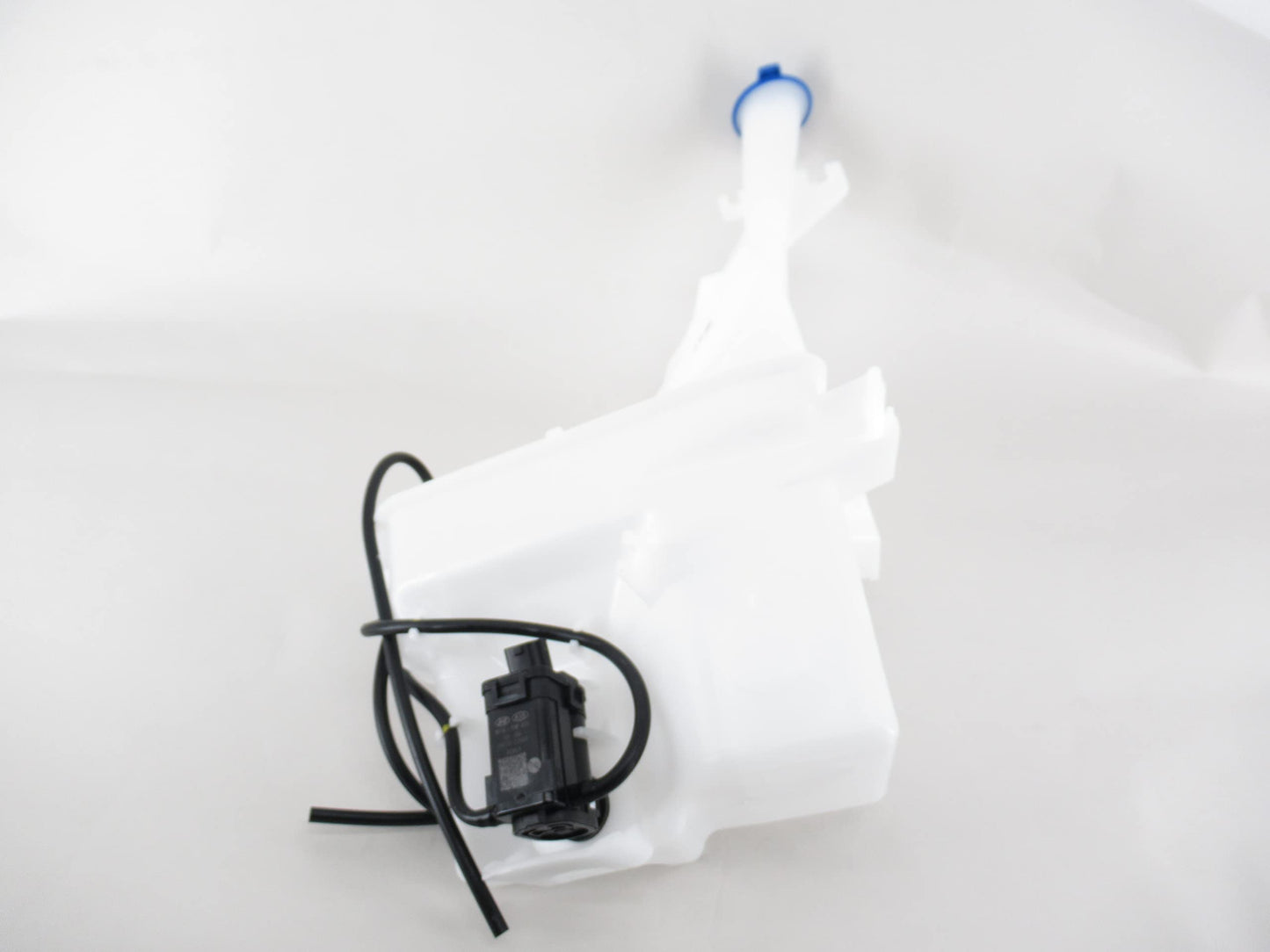OEM Genuine Kia Windshield Washer Fluid reservoir & Pump Sub-Assembly 98610 K0000 98610K0000