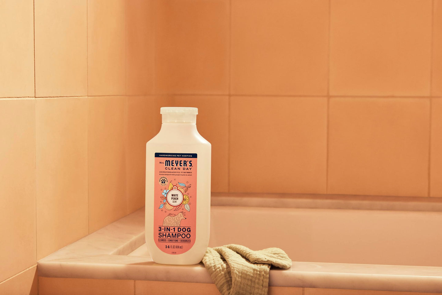 MRS. MEYER'S CLEAN DAY 3 in 1 Dog Shampoo, White Peach Scent, 14oz