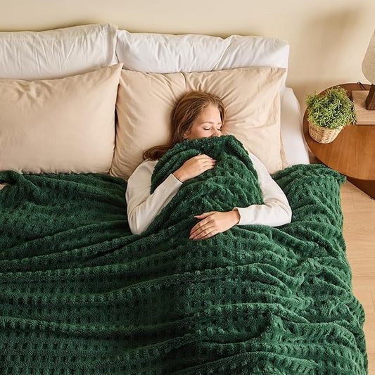 NEWCOSPLAY Super Soft Queen Blanket Green Premium Silky Flannel Fleece 3D Waffle Checkered Lightweight Bed Blanket All Season Use (Dark Green, Queen(90"x90"))