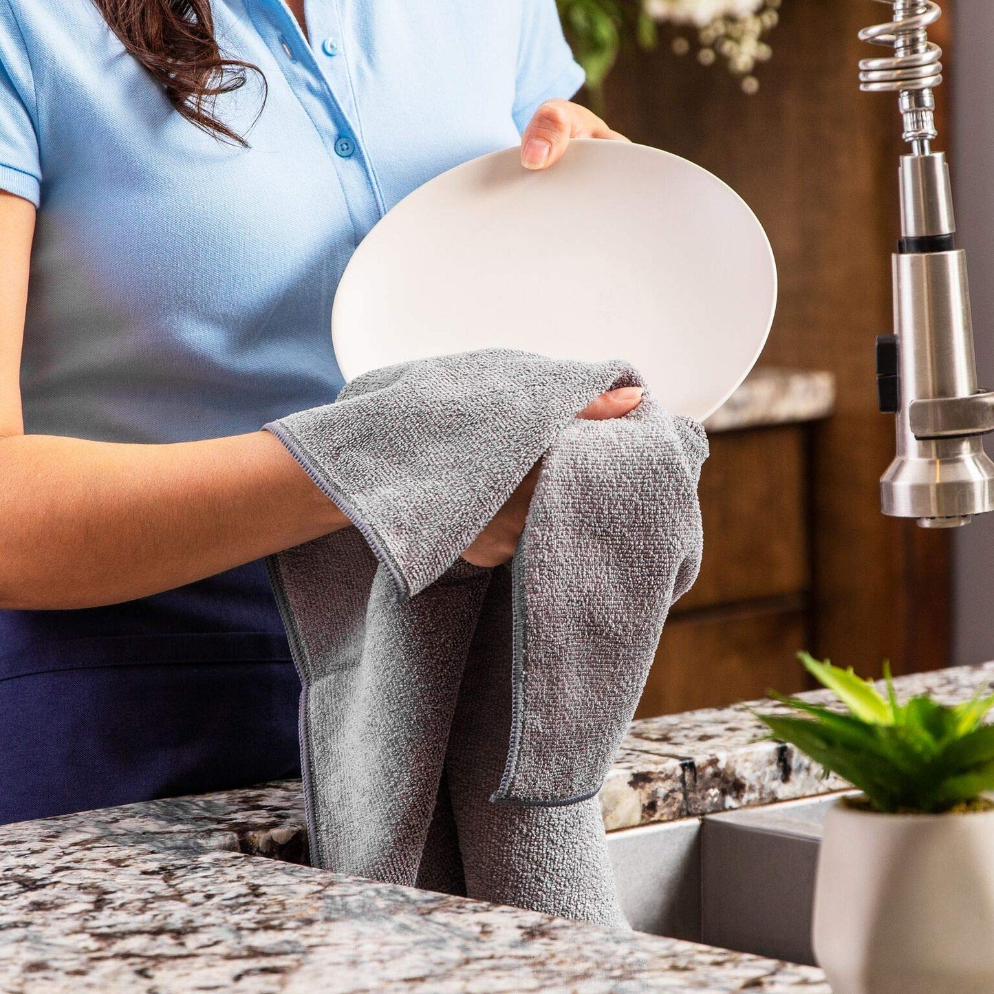 Microfiber Wholesale 16" x 24" Pro Multi Surface Microfiber Towels | Case of 156 | Blue
